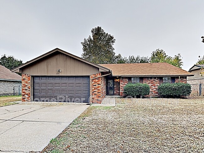 property at 1036 W Windsor Way
