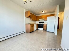 175 Adams St in Newton, MA - Building Photo - Building Photo
