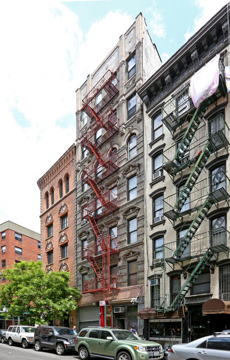 9 Spring St in New York, NY - Building Photo