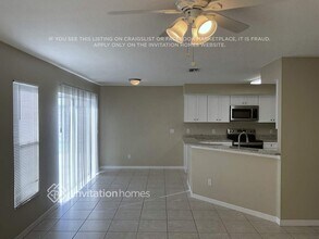 1215 Lake Shore Ranch Dr in Seffner, FL - Building Photo - Building Photo