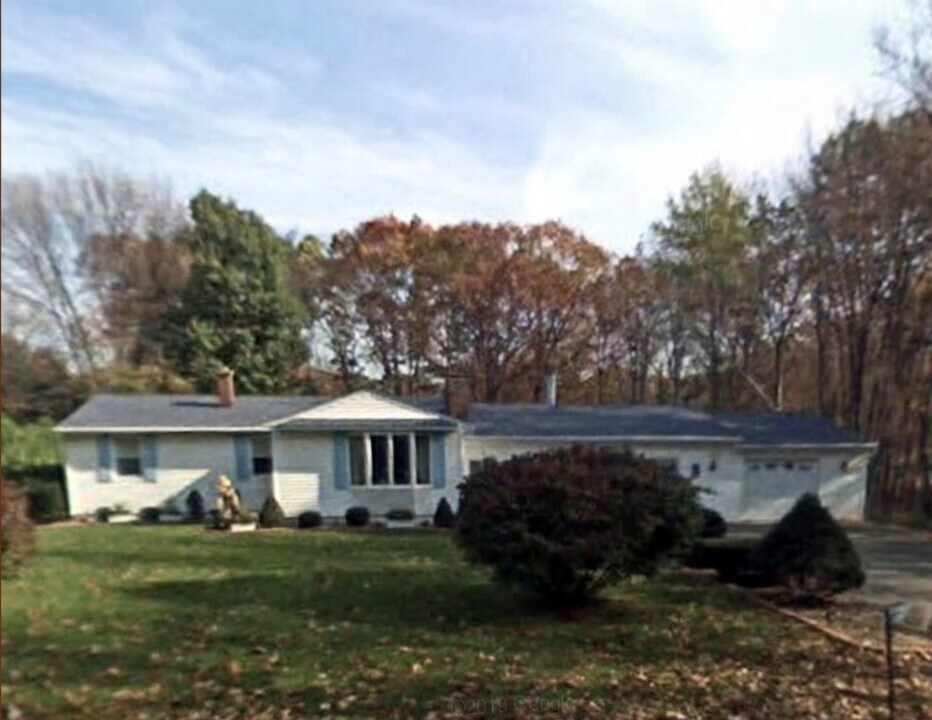 6 Greenacre Rd in South Hadley, MA - Foto de edificio