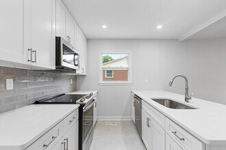 4307 Colebrook Rd in Charlotte, NC - Building Photo - Building Photo