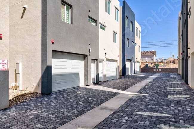 2061 Magnolia Dr in Lake Havasu City, AZ - Building Photo - Building Photo