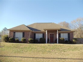 745 Baltzer Rd in Wetumpka, AL - Building Photo
