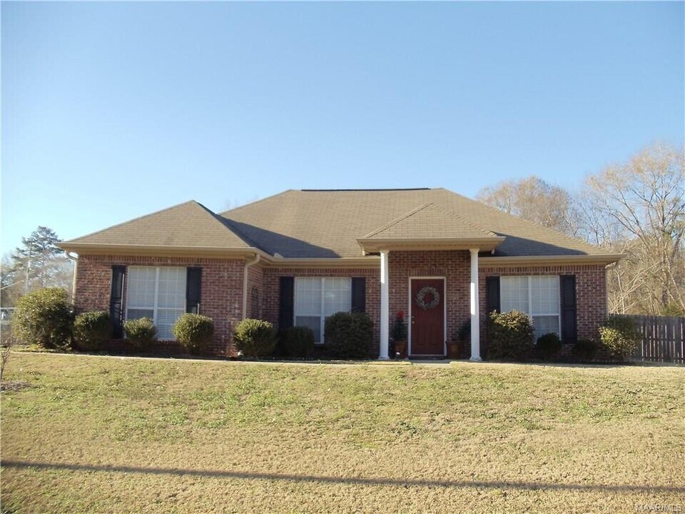 745 Baltzer Rd in Wetumpka, AL - Building Photo