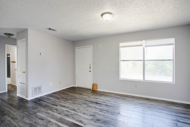 20105 San Marcos Hwy in San Marcos, TX - Building Photo - Building Photo