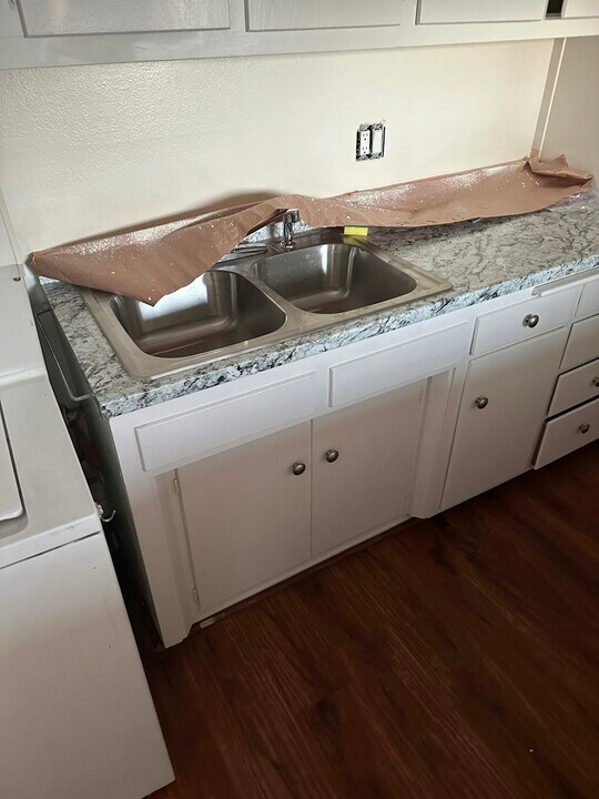 2936 Peppertree Ln in Costa Mesa, CA - Building Photo