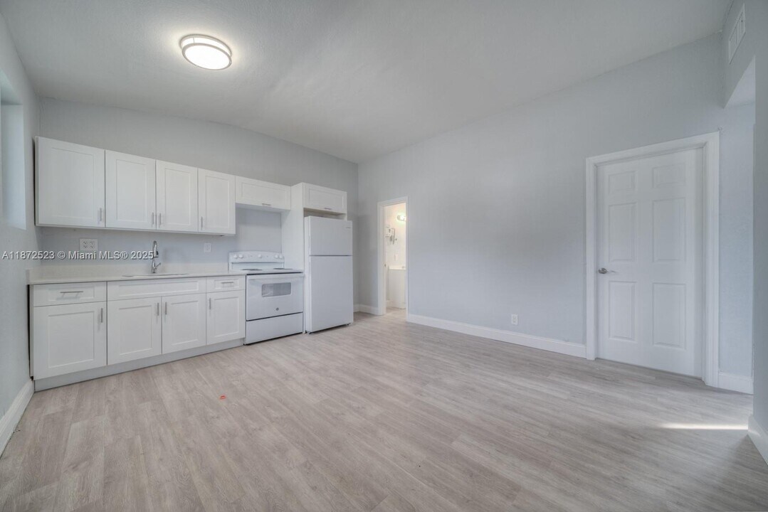 17725 SW 103rd Ave in Miami, FL - Building Photo