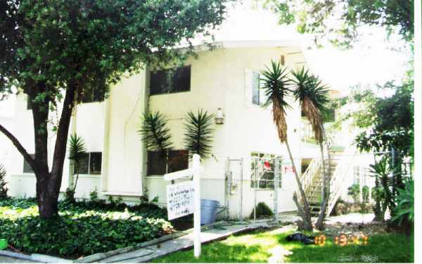 635 Abbey Ln in Pomona, CA - Building Photo