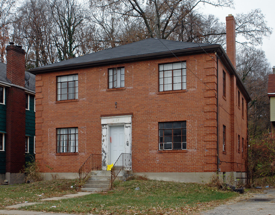 2137 Highland Ave in Cincinnati, OH - Building Photo