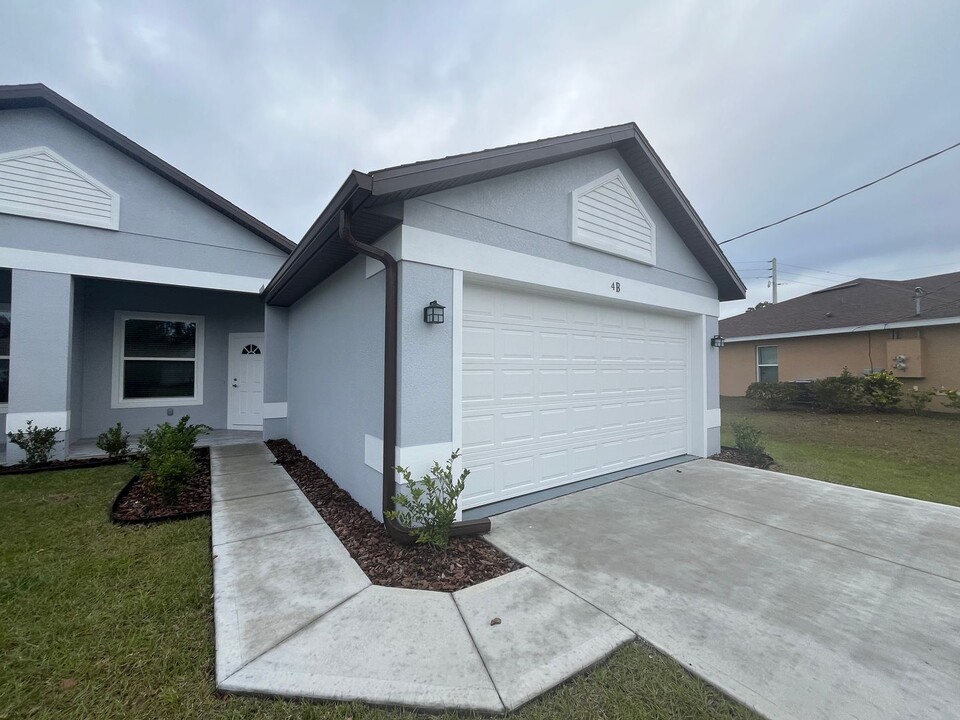 4 Sebastian Ct in Palm Coast, FL - Building Photo