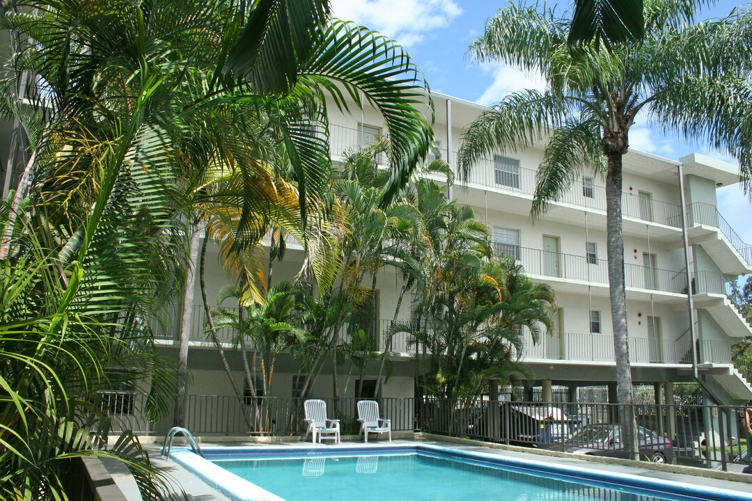 Manor Court Apartments in North Miami, FL - Building Photo