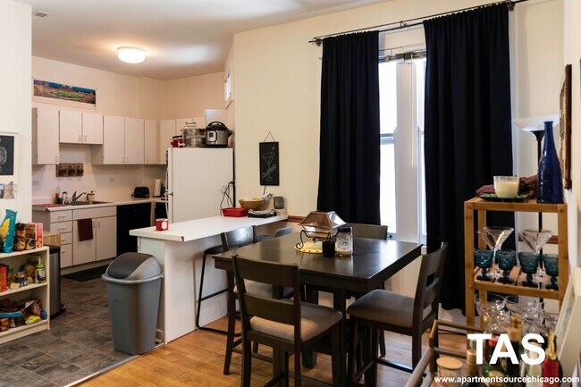 709 W Wrightwood Ave, Unit 2f in Chicago, IL - Foto de edificio - Building Photo
