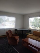 13610 Ambaum Blvd SW, Unit Apt 1 in Burien, WA - Foto de edificio - Building Photo