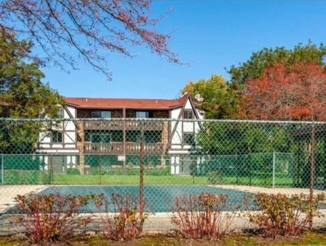 1001 Centurion Ln in Vernon Hills, IL - Building Photo - Building Photo