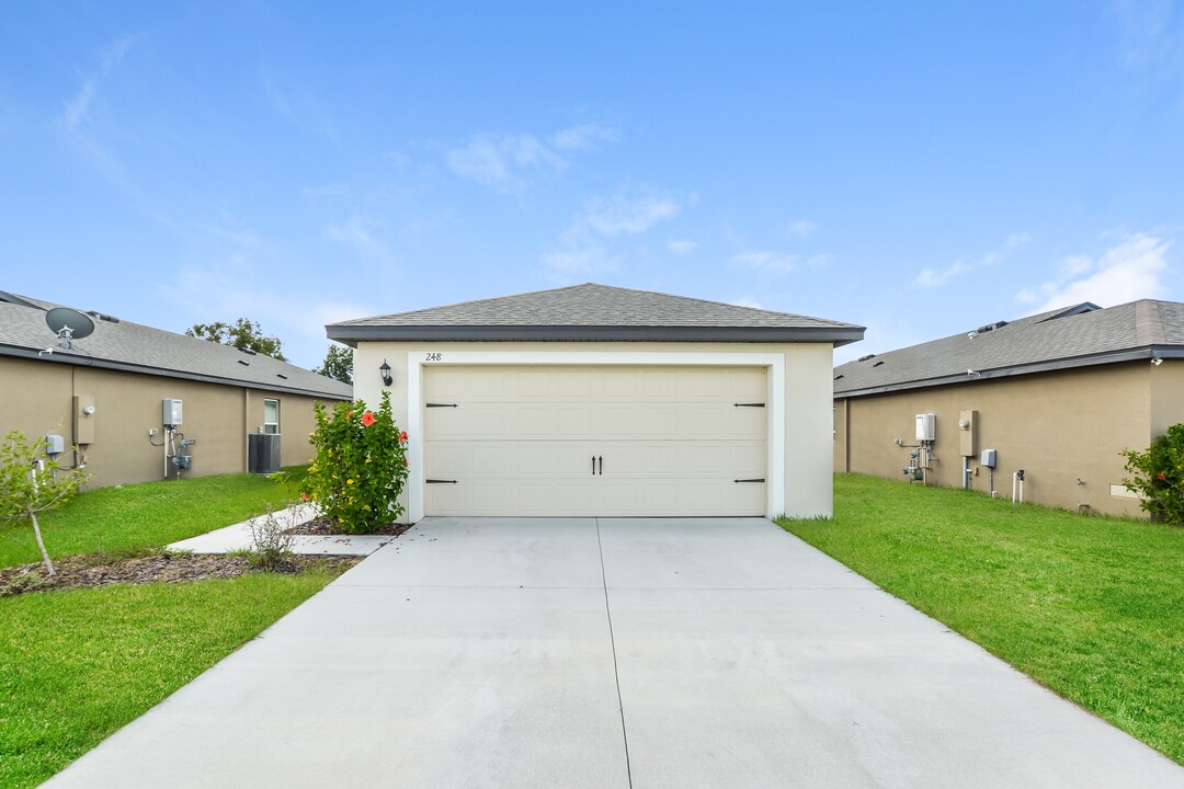 316 Kensington View Dr in Winter Haven, FL - Foto de edificio