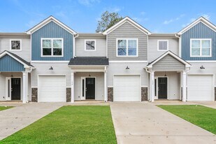 150 N Church St in Duncan, SC - Building Photo