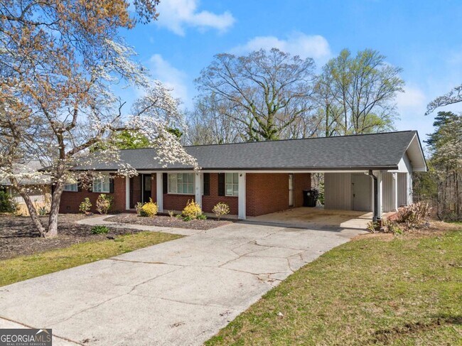 property at 2176 Riverside Dr