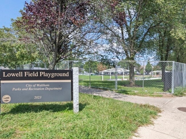 5 Naviens Ln, Unit 2 in Waltham, MA - Building Photo - Building Photo