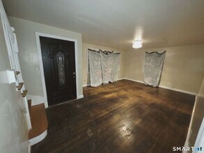 271 Gaylord Dr in Waterbury, CT - Building Photo - Building Photo