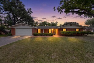 11903 Mustang Chase in Austin, TX - Building Photo