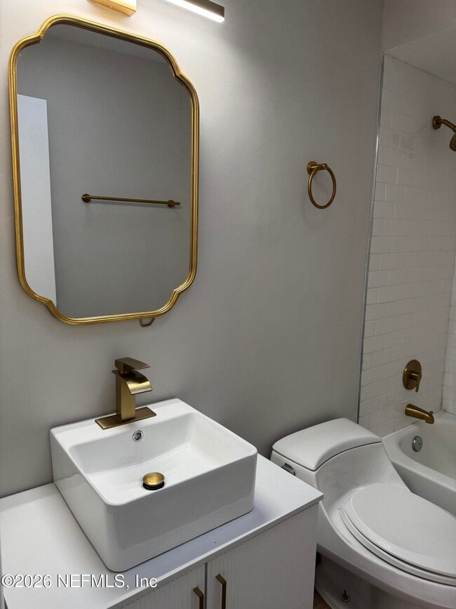 property at 3042 Hampstead Dr