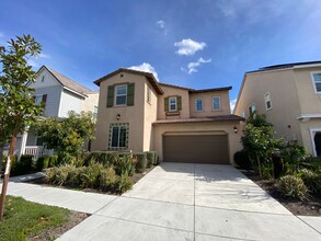 16129 Apricot Ave in Chino, CA - Foto de edificio - Building Photo