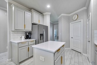 6104 Bobwhite Rd in Midland, TX - Building Photo - Building Photo