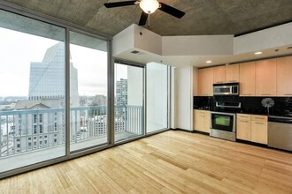 3324 Peachtree St NE in Atlanta, GA - Building Photo - Building Photo