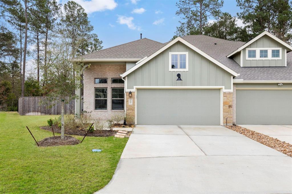208 N Spotted Fern Dr in Montgomery, TX - Building Photo