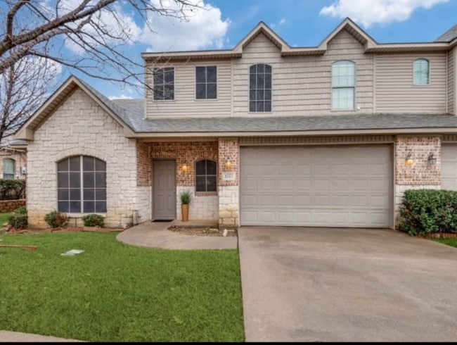 property at 4223 Towne Lake Ct
