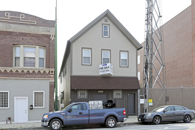 2432 N Clybourn Ave in Chicago, IL - Building Photo - Building Photo