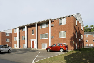 Beverly Hills Apartments in North Muskegon, MI - Foto de edificio - Building Photo