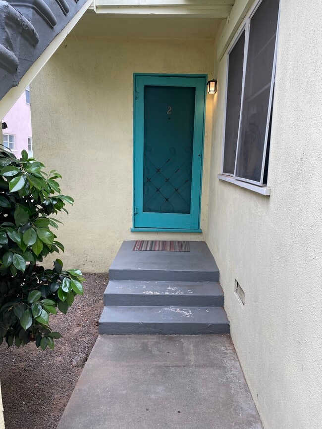 334 W Alameda Ave, Unit 2 in Burbank, CA - Foto de edificio - Building Photo