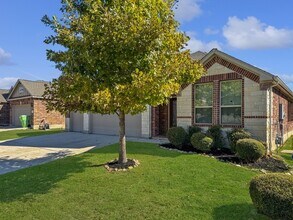 9002 Monument Parke in San Antonio, TX - Building Photo - Building Photo