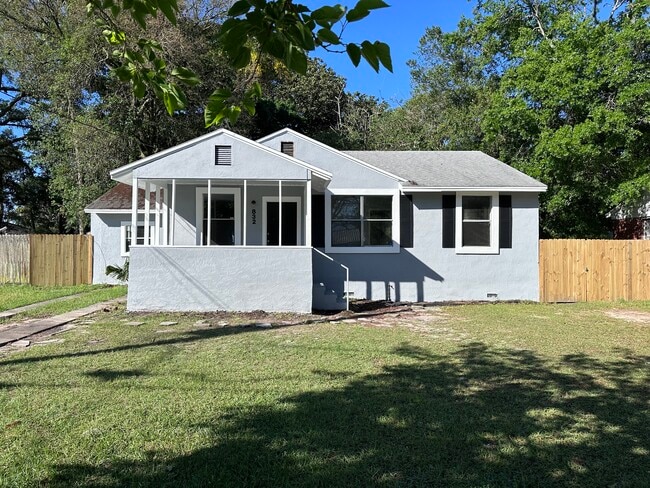 property at 832 Linda Dr