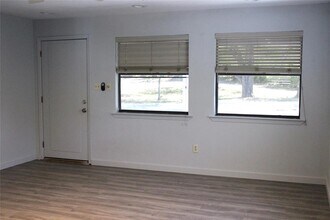 3300 Fritz Hughes Park Rd in Austin, TX - Building Photo - Building Photo
