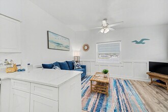 711 E Gulf Blvd in Indian Rocks Beach, FL - Building Photo - Building Photo