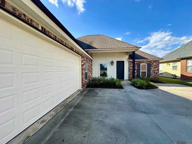 10723 Hillbrook Ave in Baton Rouge, LA - Building Photo - Building Photo