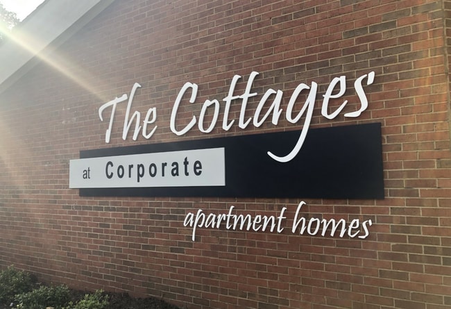 Cottages at Corporate in Baton Rouge, LA - Foto de edificio - Building Photo