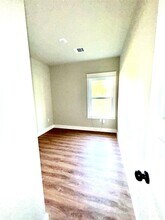 204 Booker T Washington St in Conroe, TX - Building Photo - Building Photo