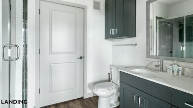 91 Jensen Dr, Unit 5221 in Houston, TX - Building Photo - Building Photo