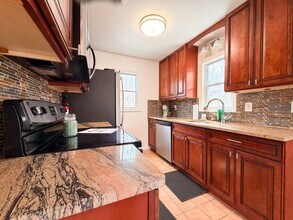 811 Hickory Ct in Hawley, PA - Foto de edificio - Building Photo