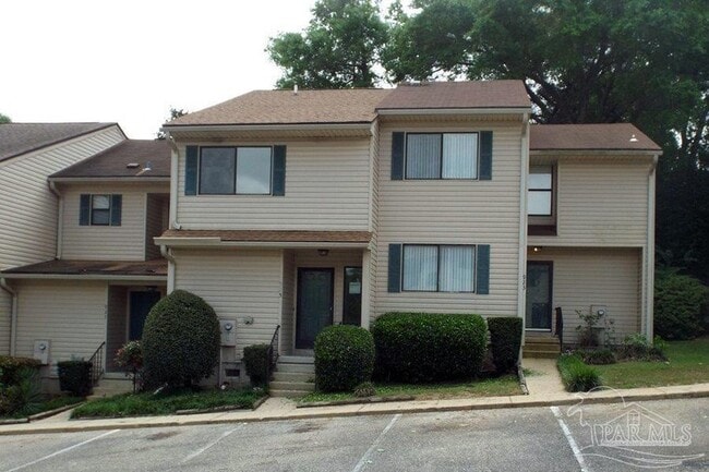 property at 923 Brookside Pl