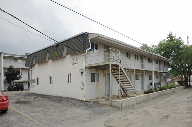 University Manor in Columbus, OH - Building Photo - Building Photo