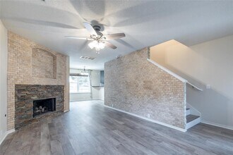 17611 S Summit Canyon Dr in Houston, TX - Building Photo - Building Photo