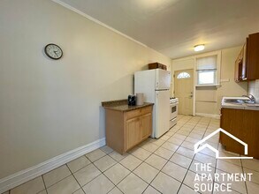 2402 N Leclaire Ave in Chicago, IL - Building Photo - Building Photo