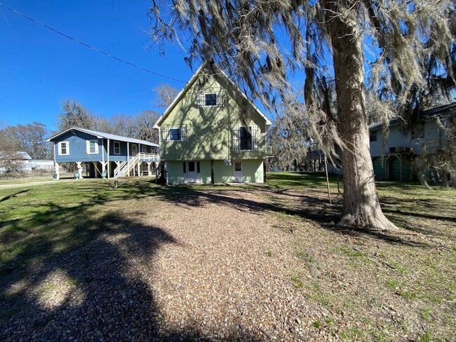 201 Ferguson Dr in Cleveland, TX - Building Photo - Building Photo