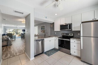 276 Cerromar Way S in Venice, FL - Building Photo - Building Photo