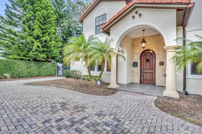 1710 Oakhurst Ave in Winter Park, FL - Foto de edificio - Building Photo
